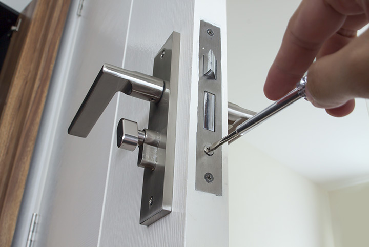 Our local locksmiths are able to repair and install door locks for properties in Lower Holloway and the local area.
